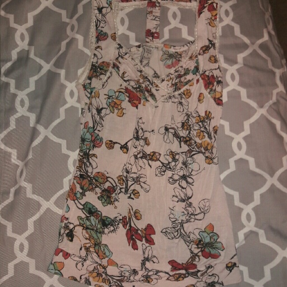 American Rag Tops - American Rag Flowered top