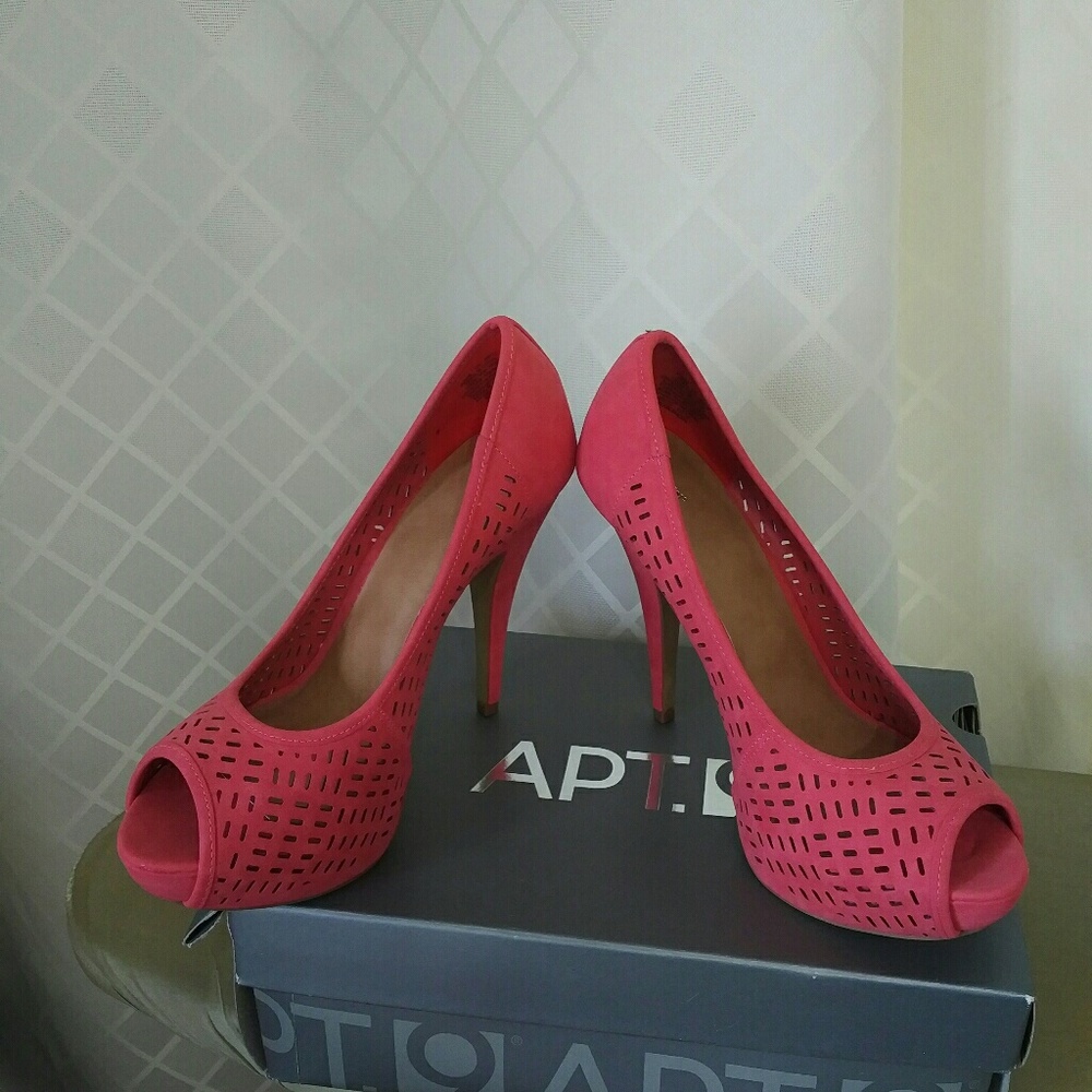 Sexy lattice like red/coral heels
