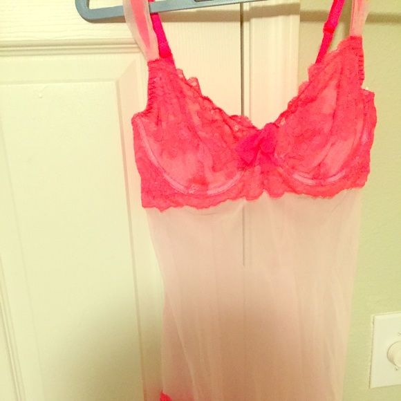 Pink VS Lingerie - Picture 1 of 4