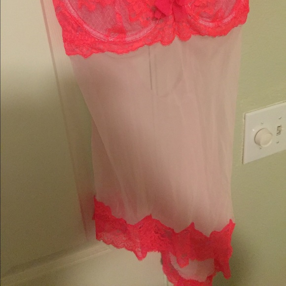 Pink VS Lingerie - Picture 2 of 4