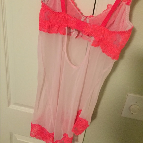 Pink VS Lingerie - Picture 3 of 4