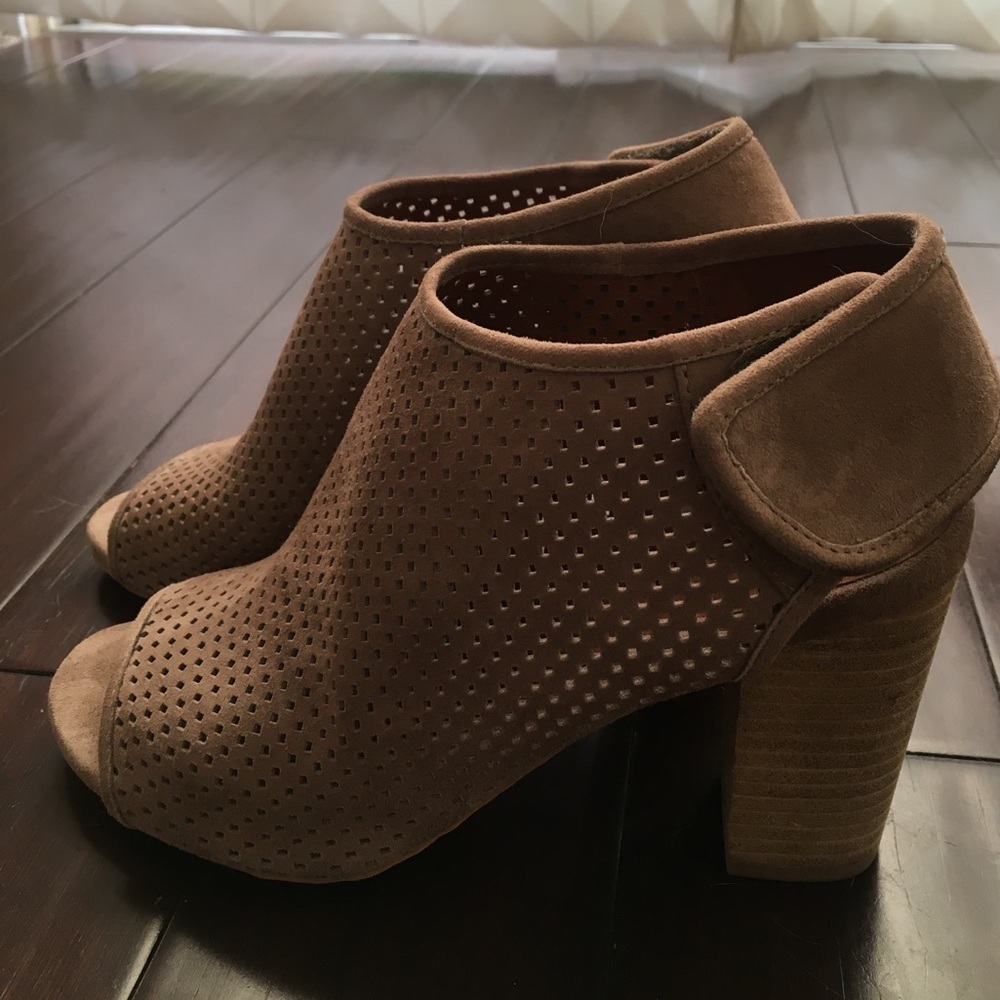 Jeffrey Campbell Quebec Grey peep toe bootie