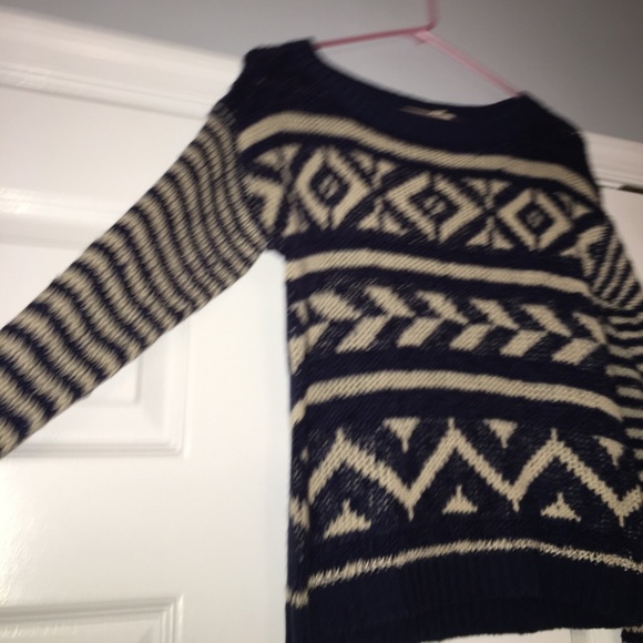 designed knit sweater - Picture 2 of 2