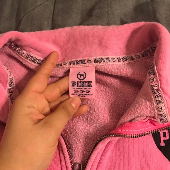 VS PINK PULLOVER - Picture 2 of 4