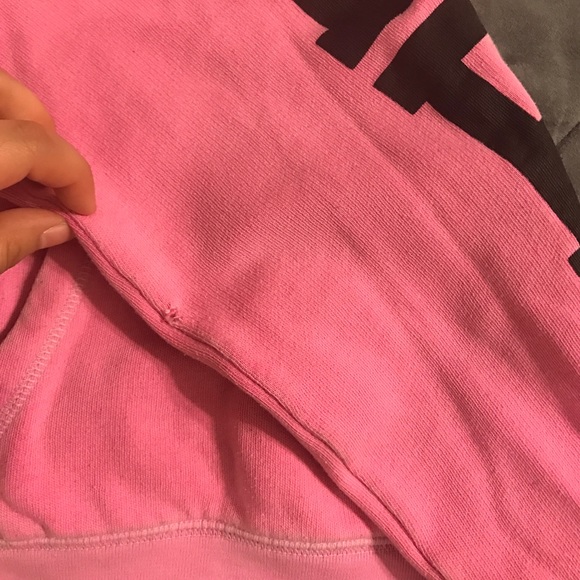 VS PINK PULLOVER - Picture 3 of 4