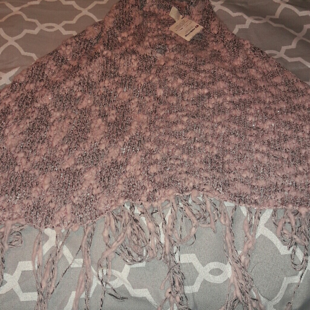 Buckle Light pink and black shimmery shaw