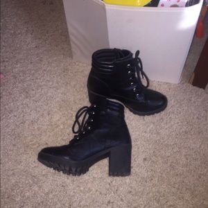 I'm selling these adorable black heel booties!!