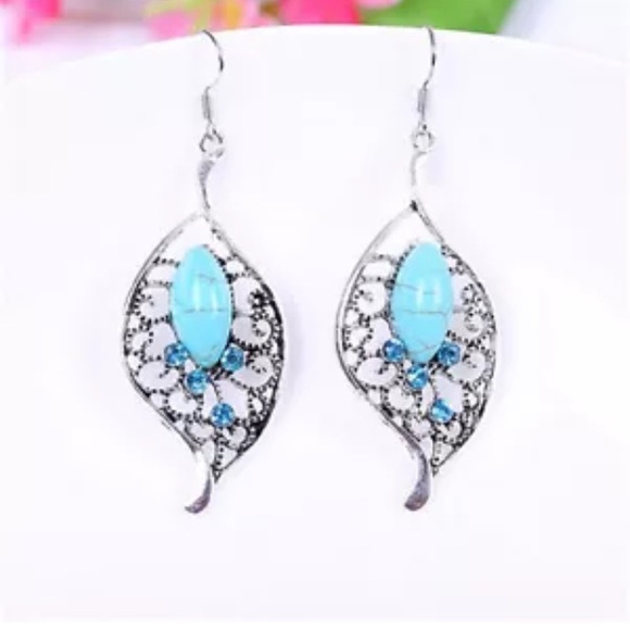 Jewelry - 🌺2/$16 or 3/$20🌺 Turquoise Leaf Earrings
