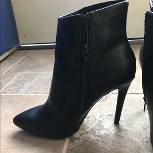 SALE 🎉👠Candie's ankle booties