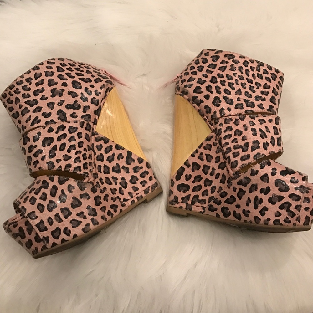 Good Condition Pink Leopard Wedges!