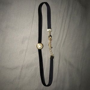 black velvet choker with pearl!