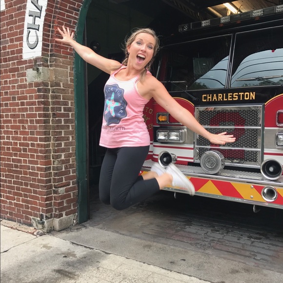 Shop with confidence from a Posh Ambassador! - Picture 2 of 4