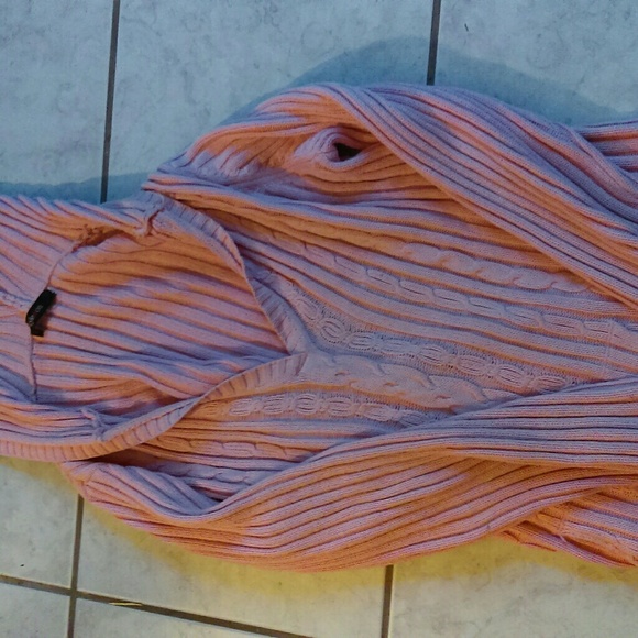 Pink sweater - Picture 1 of 4