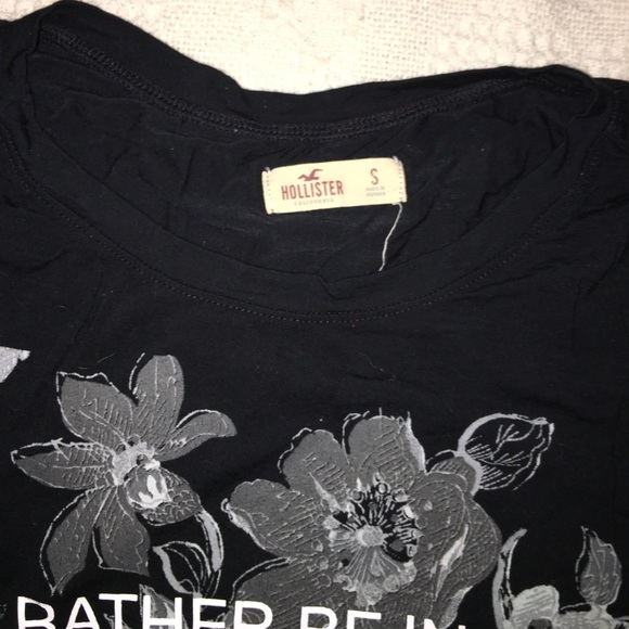 hollister graphic tshirt - Picture 2 of 2