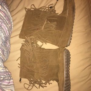 Minnetonka 2 layer fringe boot!