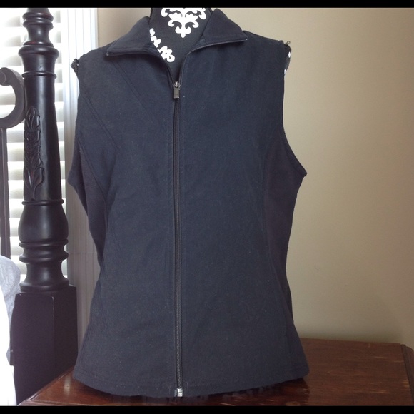 Columbia Jackets & Blazers - Columbia vest sleeveless zip black pockets size L