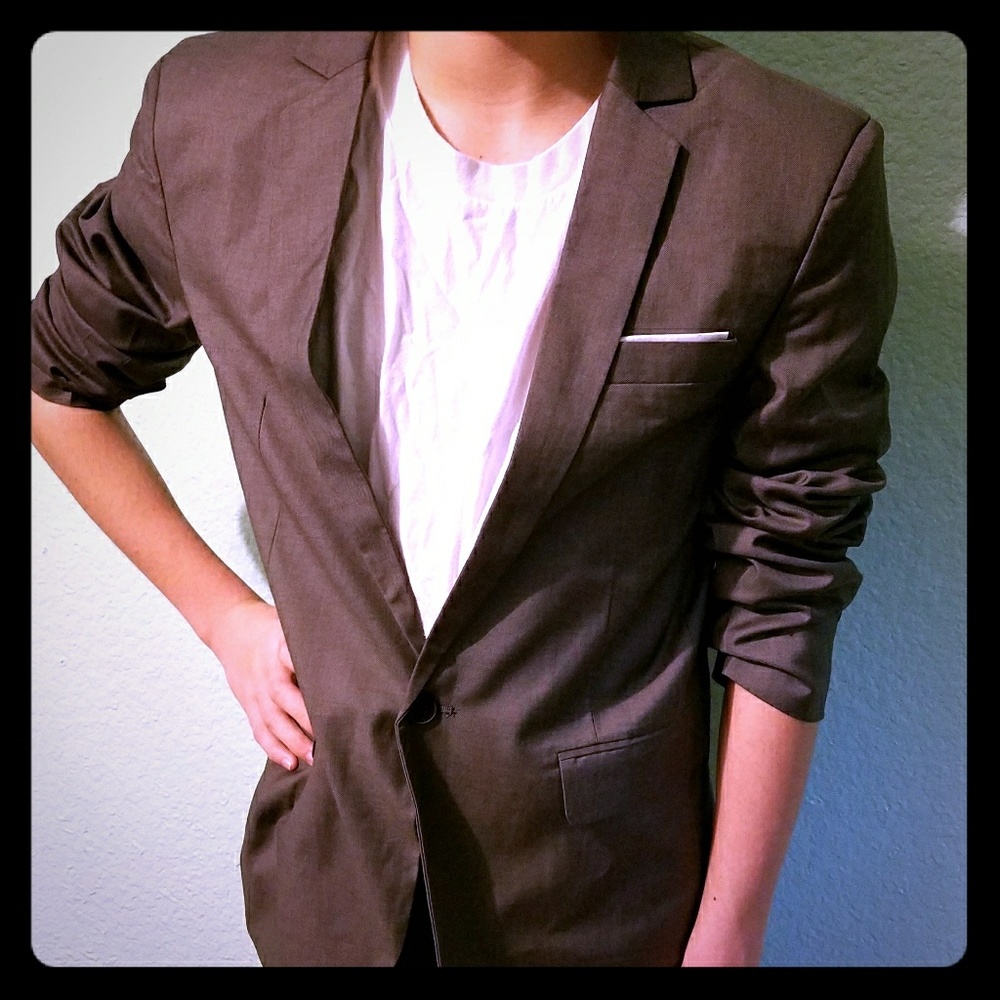 Simple Edge Lapel One button blazer.