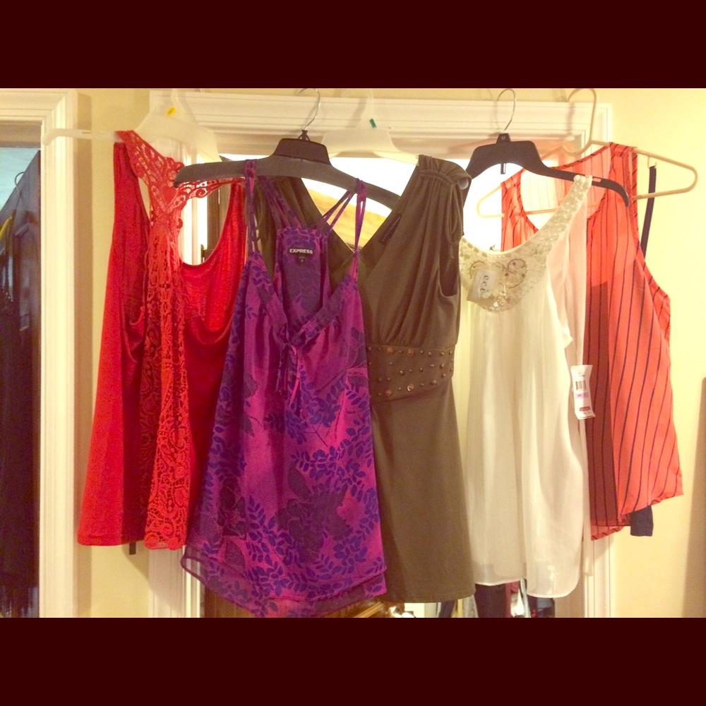 5 women's sleeveless tops