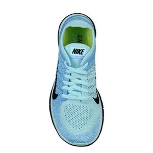 Nike Free Flyknits- like new!