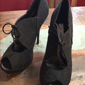 Lasonia lace up gray heels