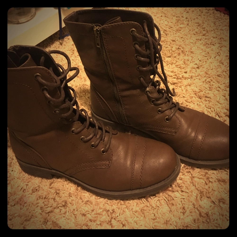 Combat boots