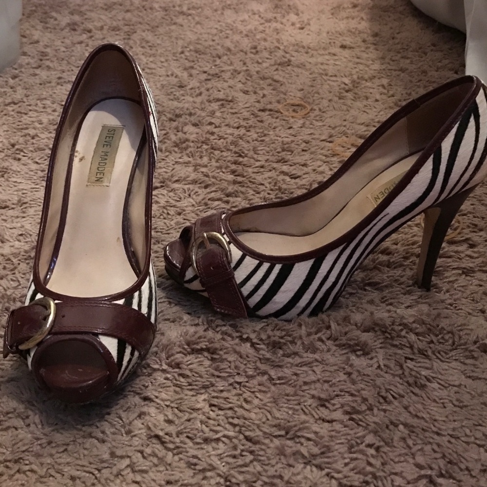 Steve Madden Zebra Peep Toe Pump