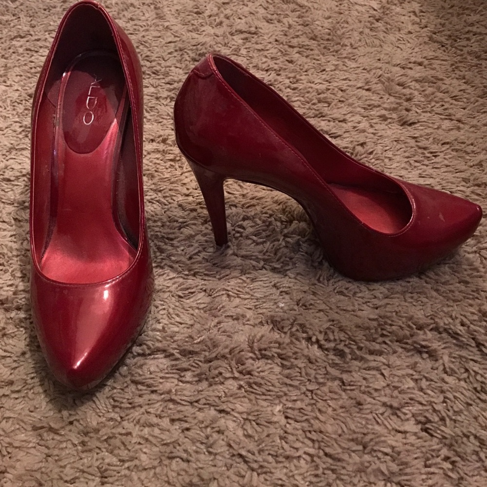 Red Aldo Pump
