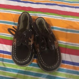 Little boy sperry brown size 4