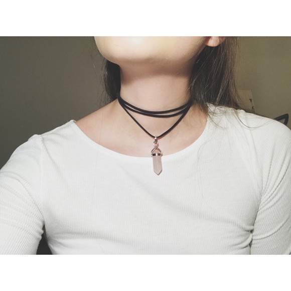 Urban Outfitters Jewelry - Crystal pendant necklace
