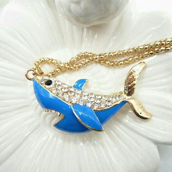 BLUE CRYSTAL SHARK NECKLACE - Picture 3 of 3