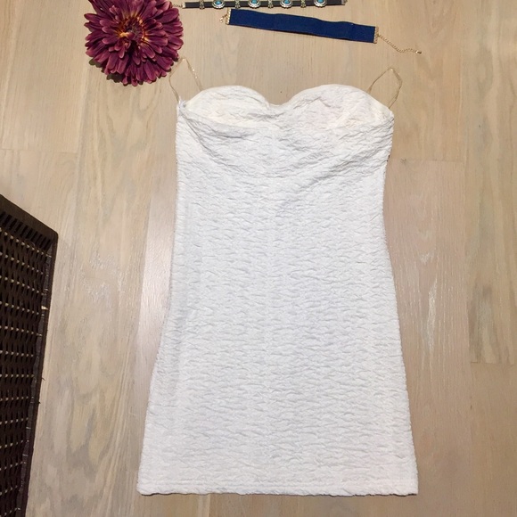 White stretchy strapless Med dress NWT - Picture 2 of 4