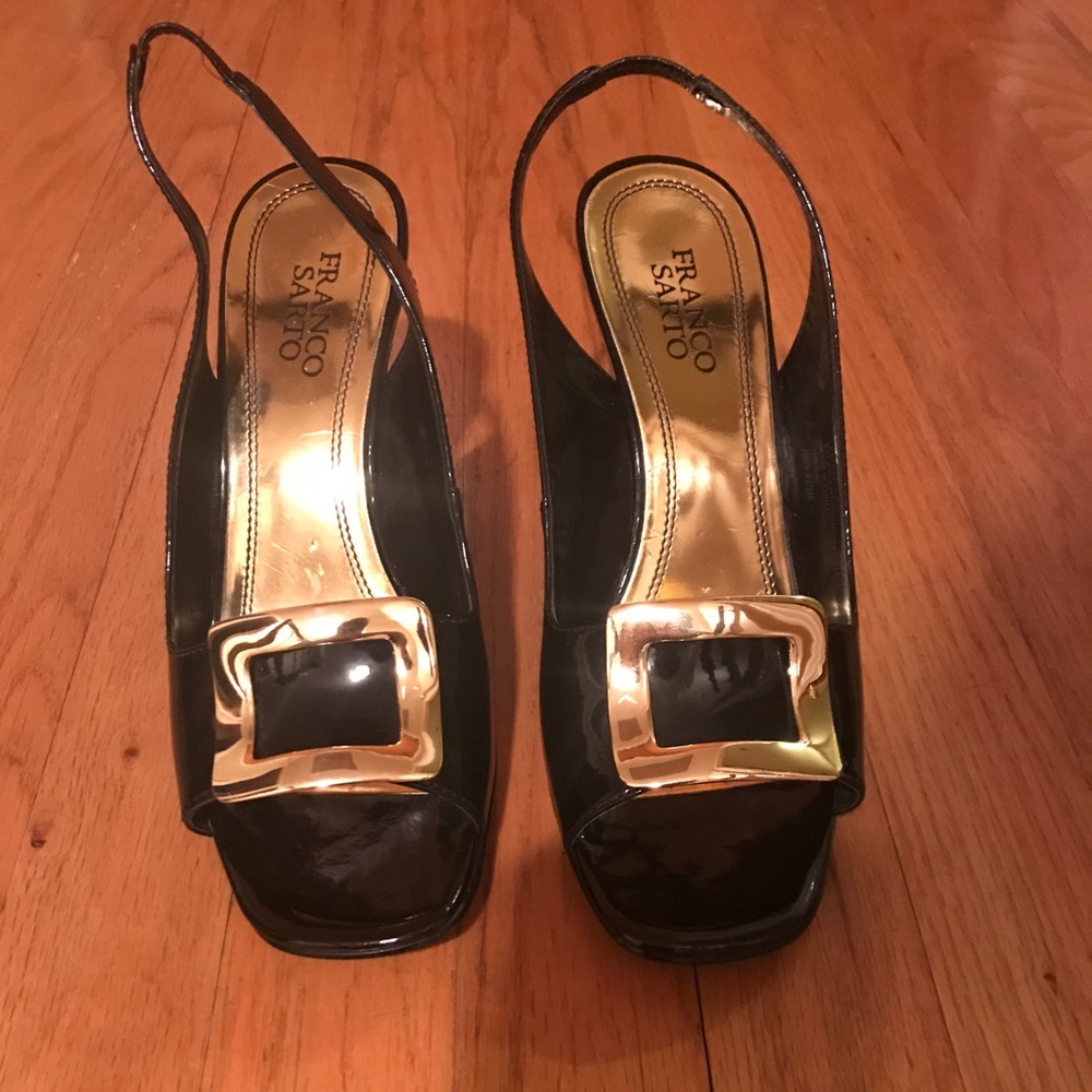 Take me home Black patent leather wedges