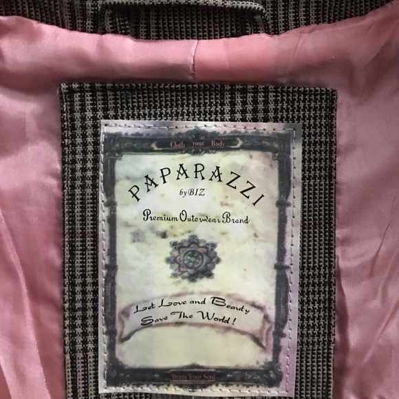 Beautiful jacket fully lined embroidered flowers
