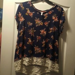 Floral and Lace Xhilaration XXL top