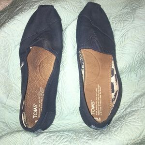 Navy toms