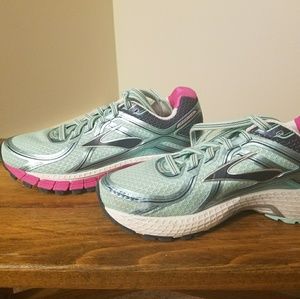 Running shoes
