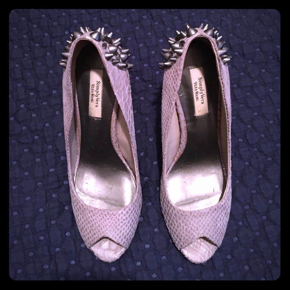 Heels - Picture 1 of 3