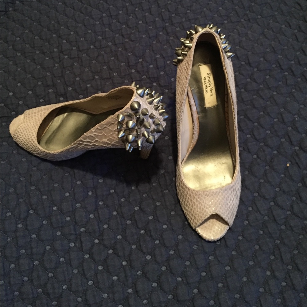 Heels - Picture 2 of 3