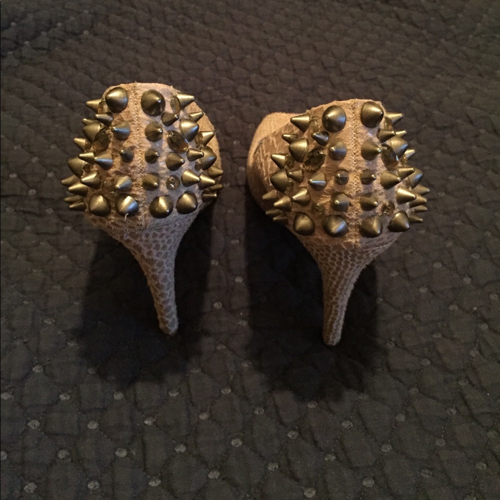 Heels - Picture 3 of 3