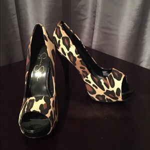 Jessica Simpson size 61/2 leopard print heels