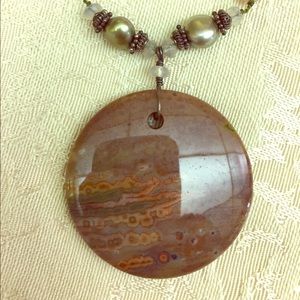 Necklace w/pearls and stone disc