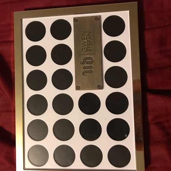 Urban Decay Other - Urban decay exclusive eyeshadow pallet
