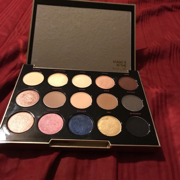 Urban decay exclusive eyeshadow pallet - Picture 2 of 2