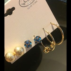 Set of 3 coordinating gold metal earrings✅