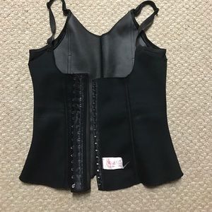 Waist cincher