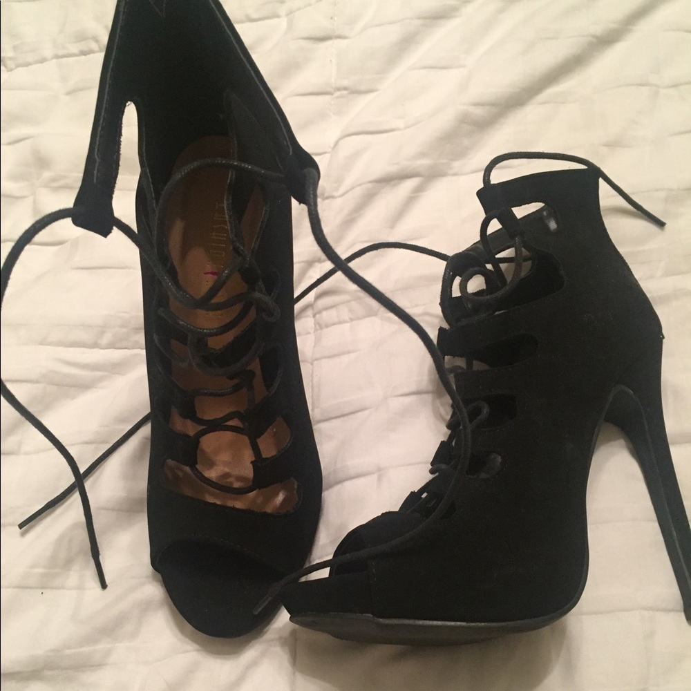 NWOT Fashion Nova Heels size 7