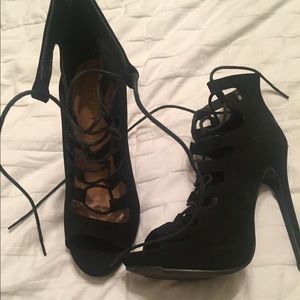 NWOT Fashion Nova Heels size 7