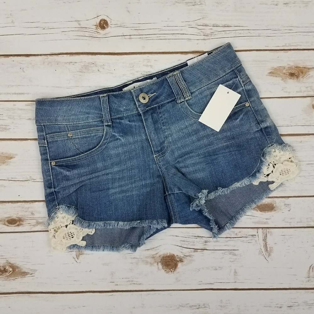 {Jolt} NWT Medium Wash Jean/Denim Short-Sz 7