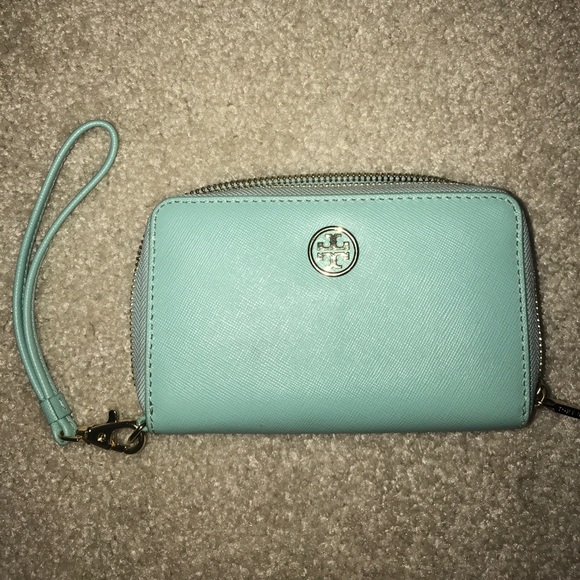 Tory Burch Handbags - TORY BURCH robinson wristlet wallet