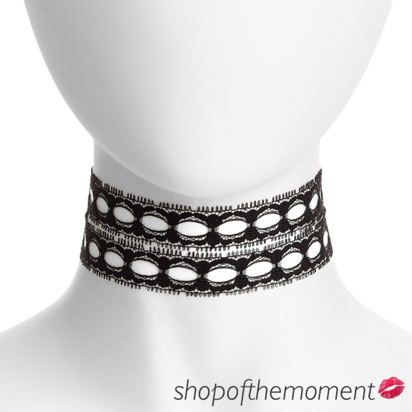 🌻🆕 Vanessa Mooney ☽ Festival Lace Choker ☽ - Picture 4 of 8